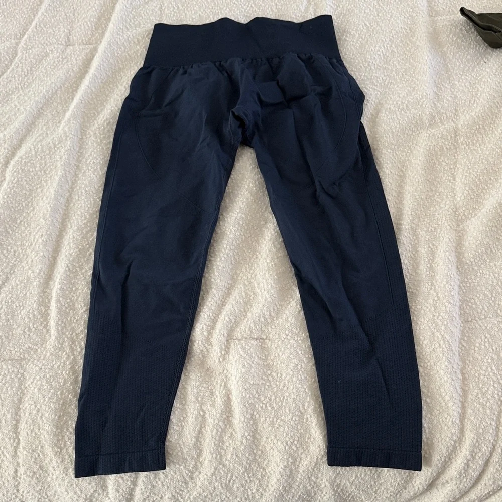 Halara Seamless flow butt scrunch legging - Picture 1 of 6